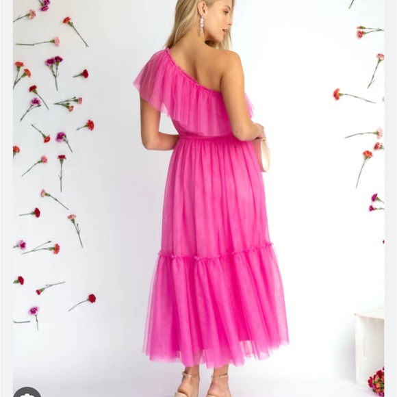 ✨NWT✨ VICI Adore You One Shoulder Tulle Midi Dress in Barbie Pink - Picture 4 of 6